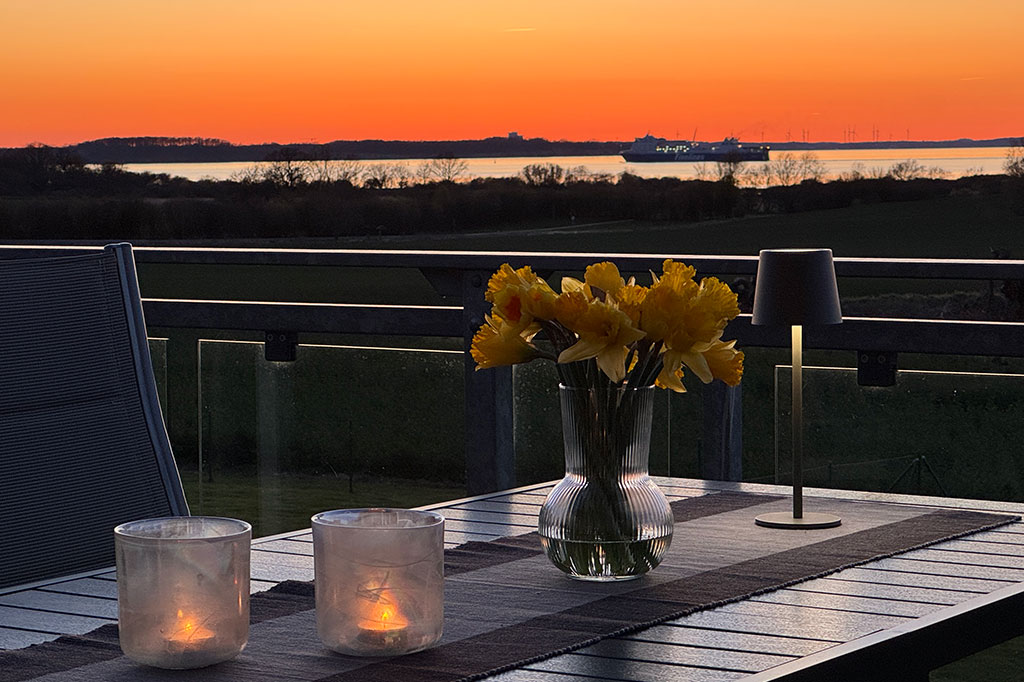 Seepanorama - Abends auf der Terrasse